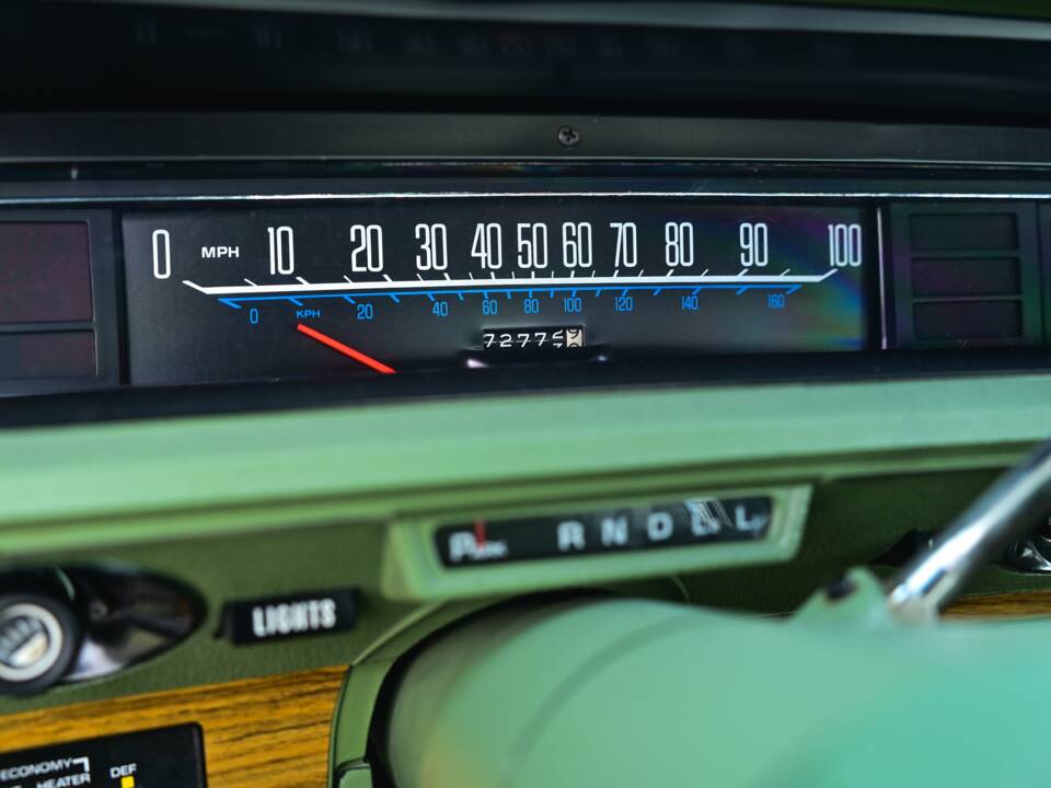 Image 31/44 of Chevrolet Impala (1974)