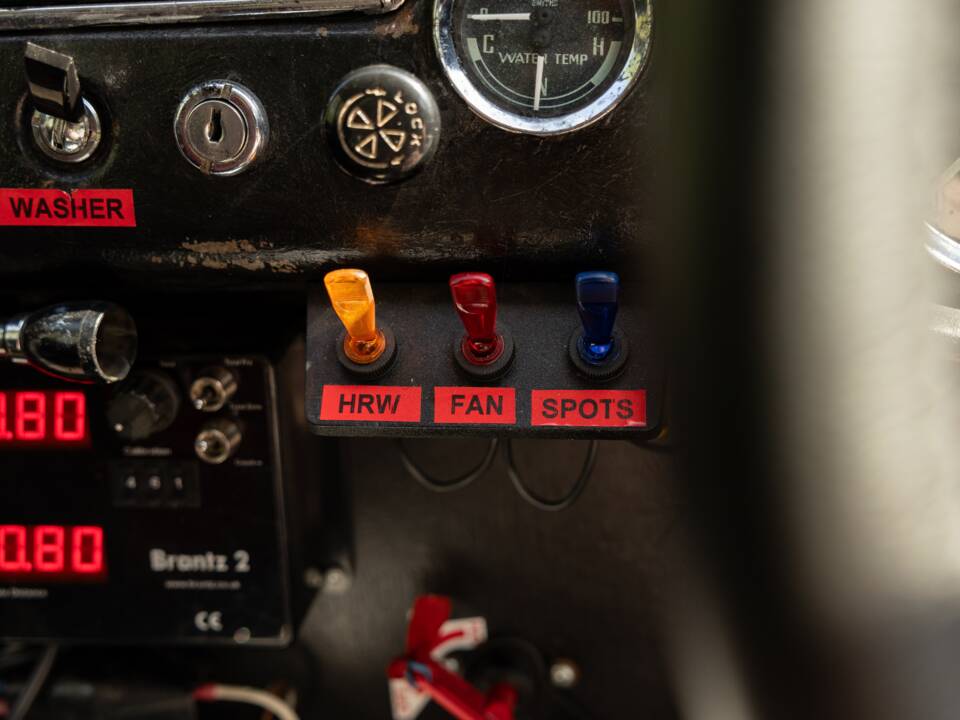 Image 42/50 of MG MGB GT (1970)