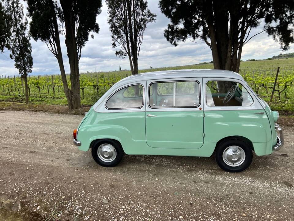 Image 4/53 of FIAT 600 D Multipla (1967)