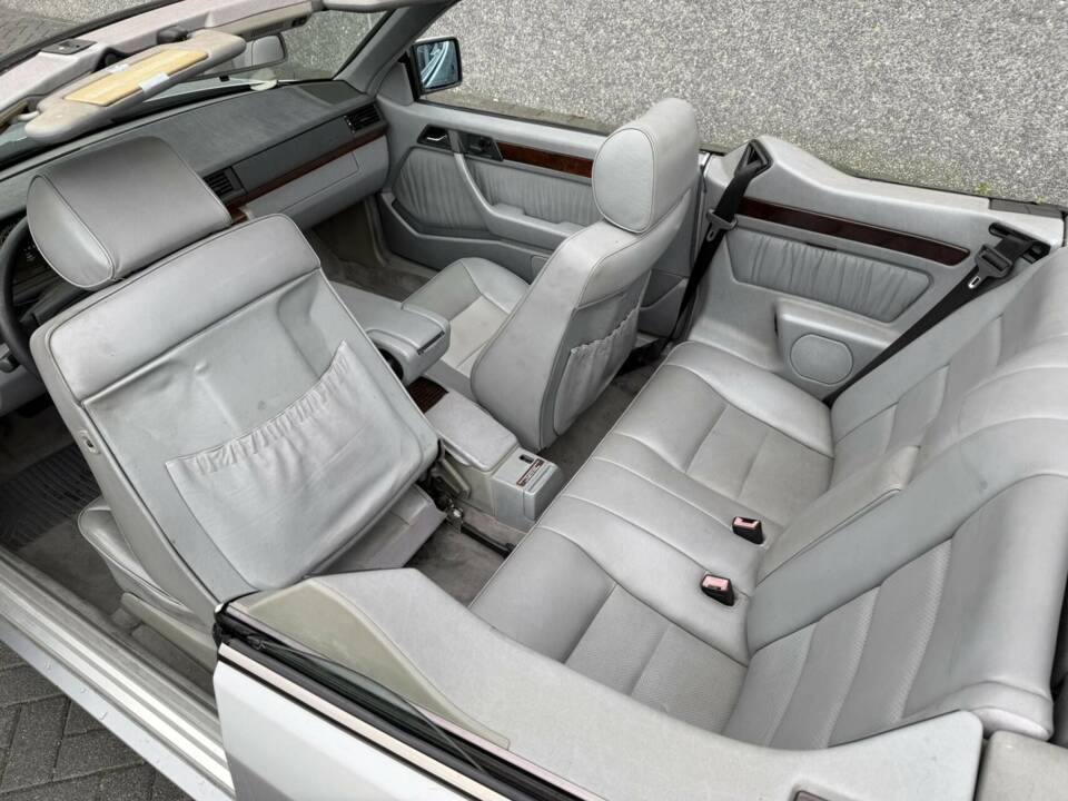 Bild 32/50 von Mercedes-Benz E 320 (1995)