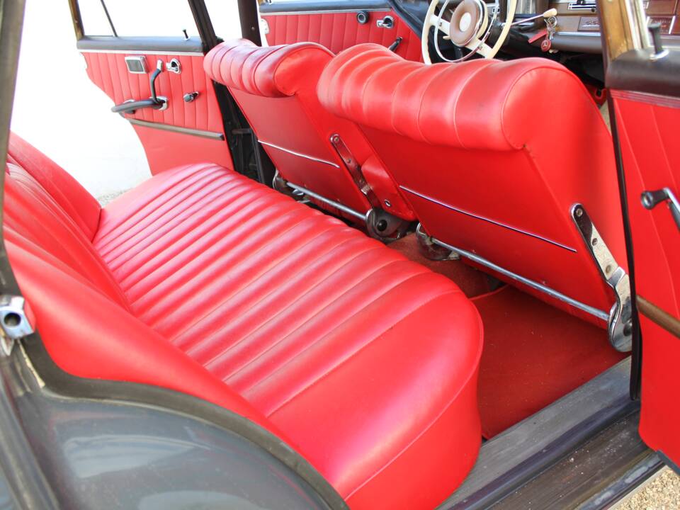 Image 6/18 of Mercedes-Benz 220 SE b (1961)