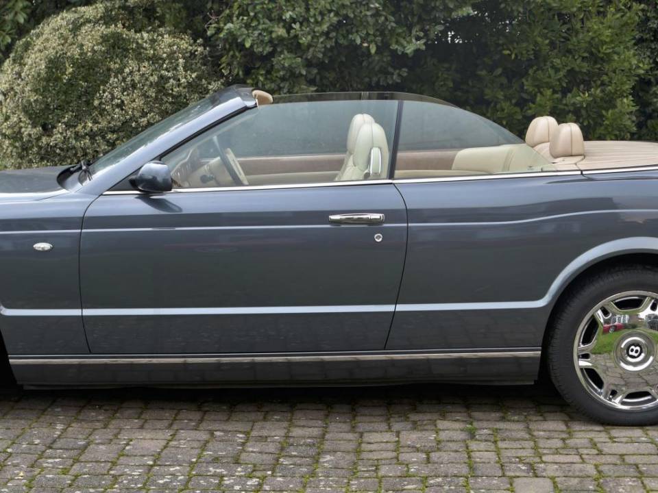 Image 8/50 of Bentley Azure (2007)