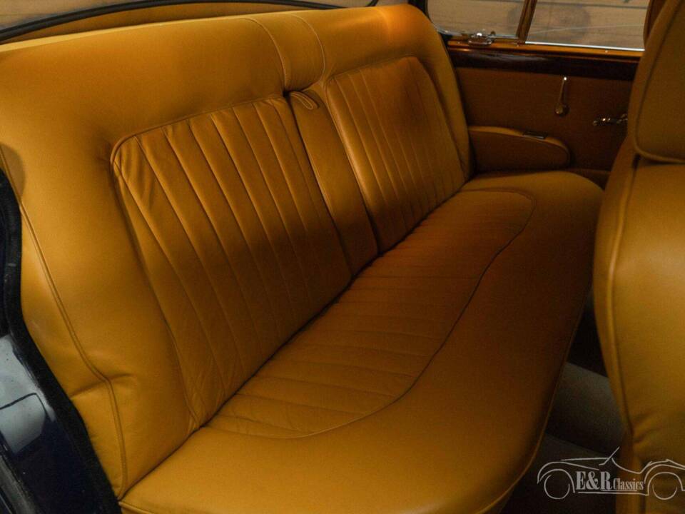 Image 6/19 of Jaguar Mk II 3.8 (1962)