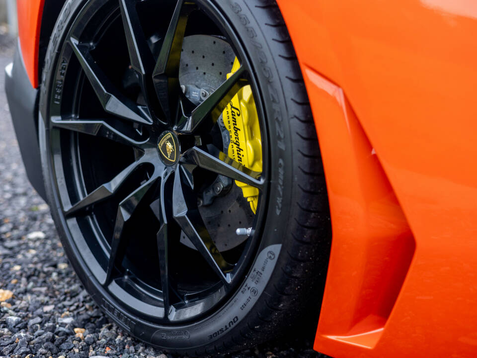 Image 44/47 of Lamborghini Aventador LP 700-4 (2013)