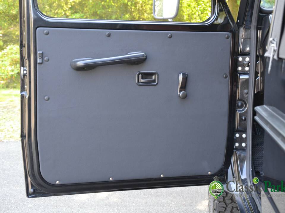 Immagine 17/49 di Mercedes-Benz 230 GE (lang) (1991)