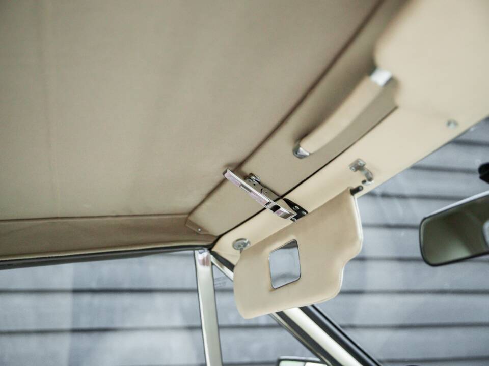 Bild 47/59 von Aston Martin V8 EFi Volante (1988)