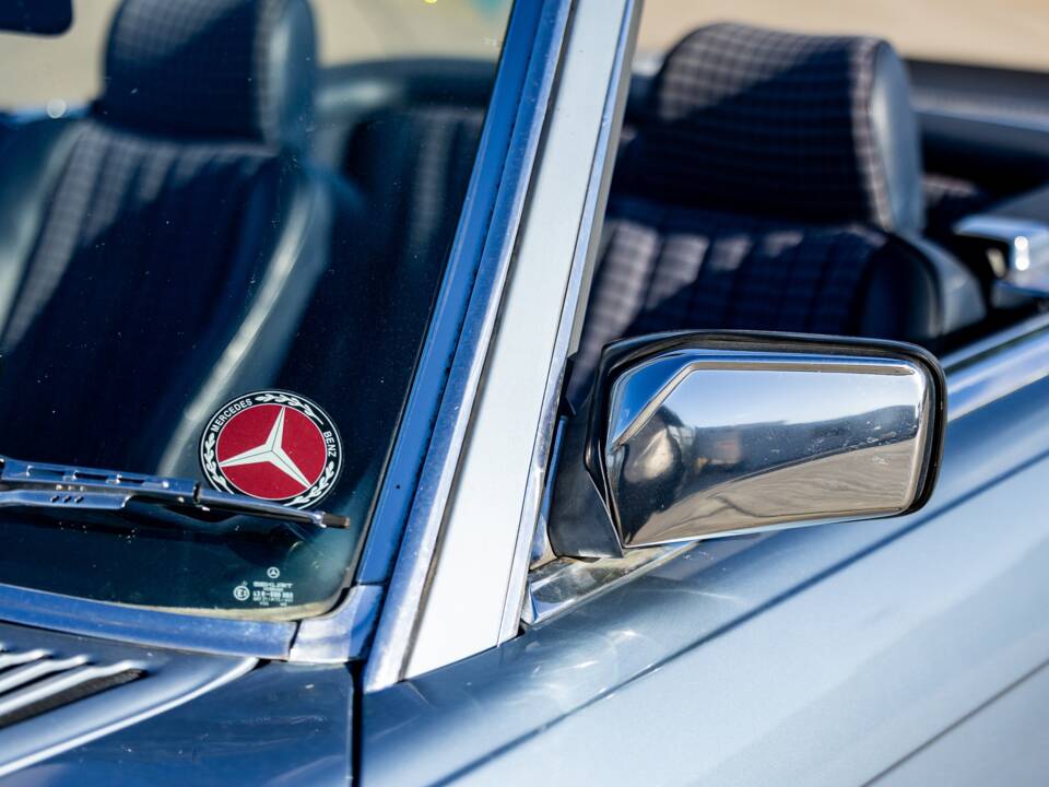 Image 27/47 of Mercedes-Benz 300 SL (1987)