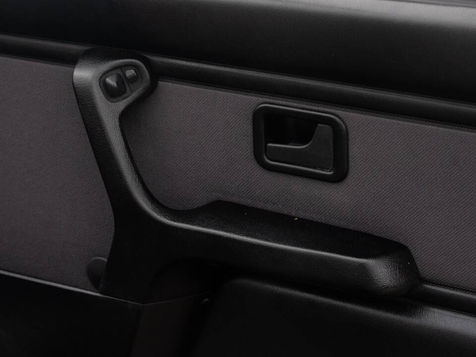 Image 39/50 of BMW 320i (1987)