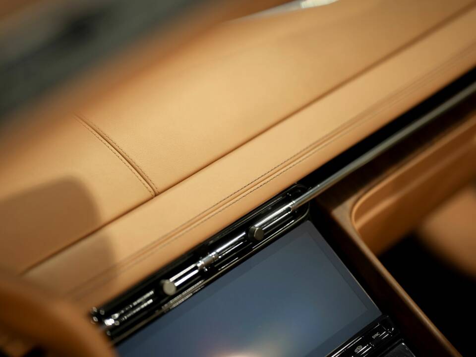 Bild 24/51 von Aston Martin DB12 Volante (2024)