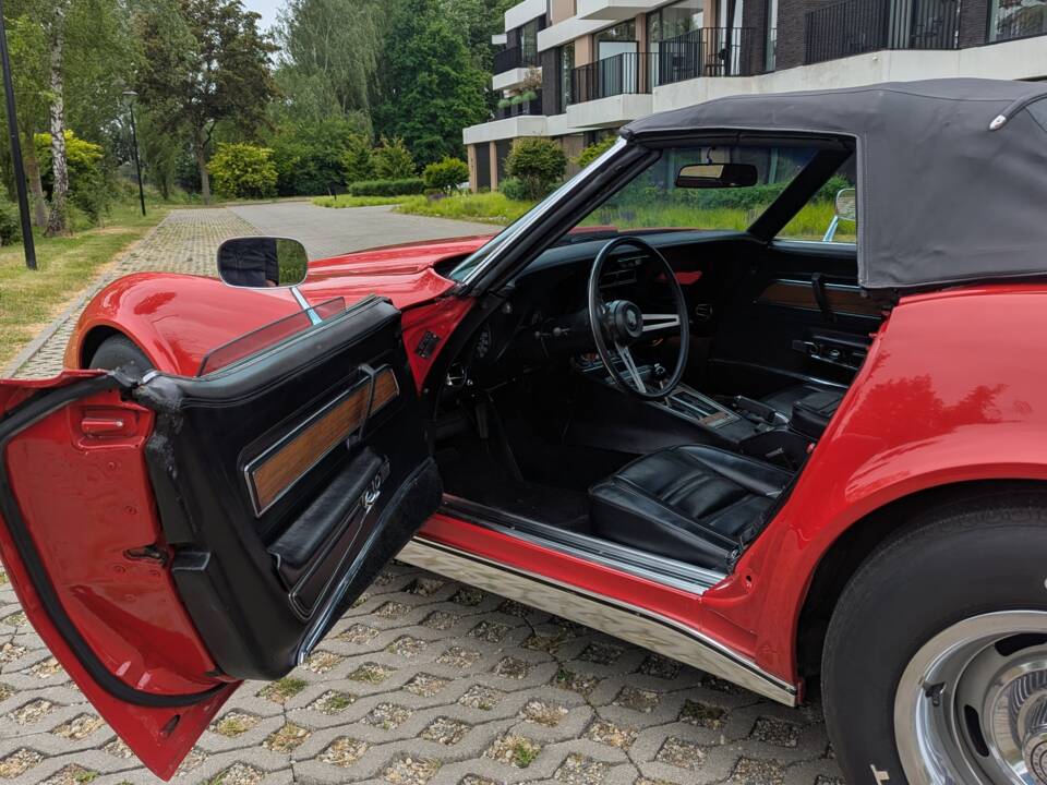 Image 31/50 of Chevrolet Corvette Stingray (1975)