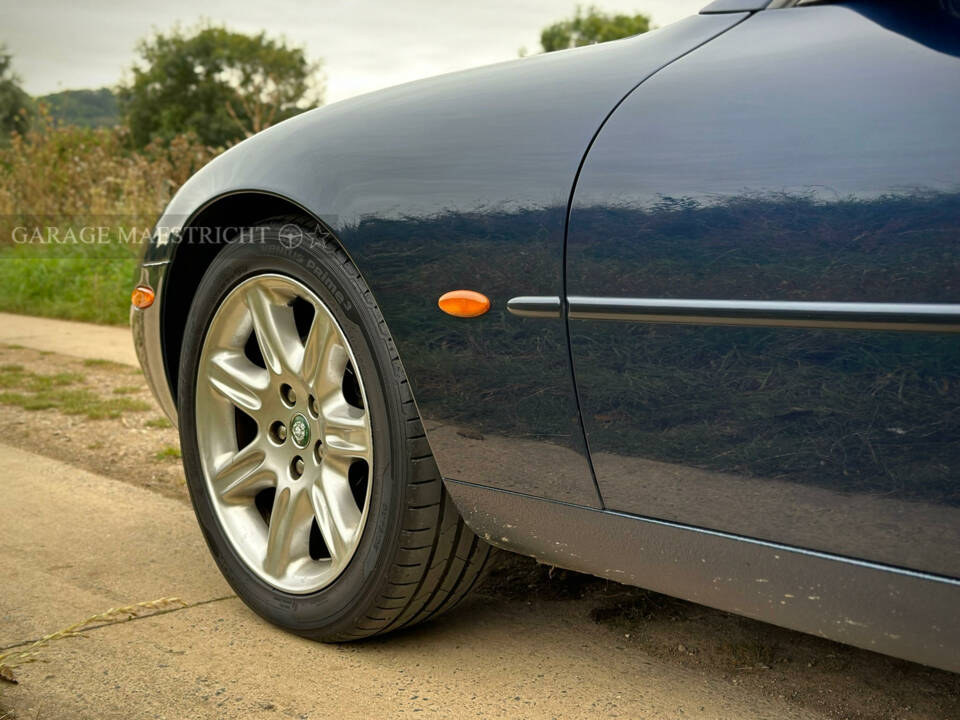 Image 34/100 of Jaguar XK8 4.0 (2000)