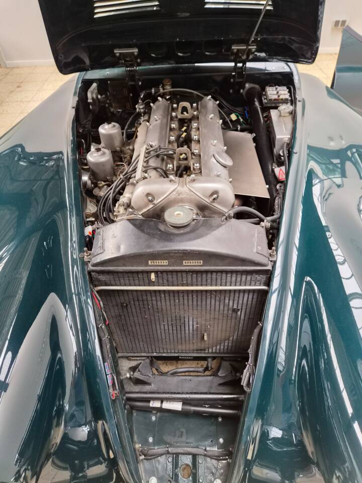 Image 15/20 of Jaguar XK 120 OTS (1952)