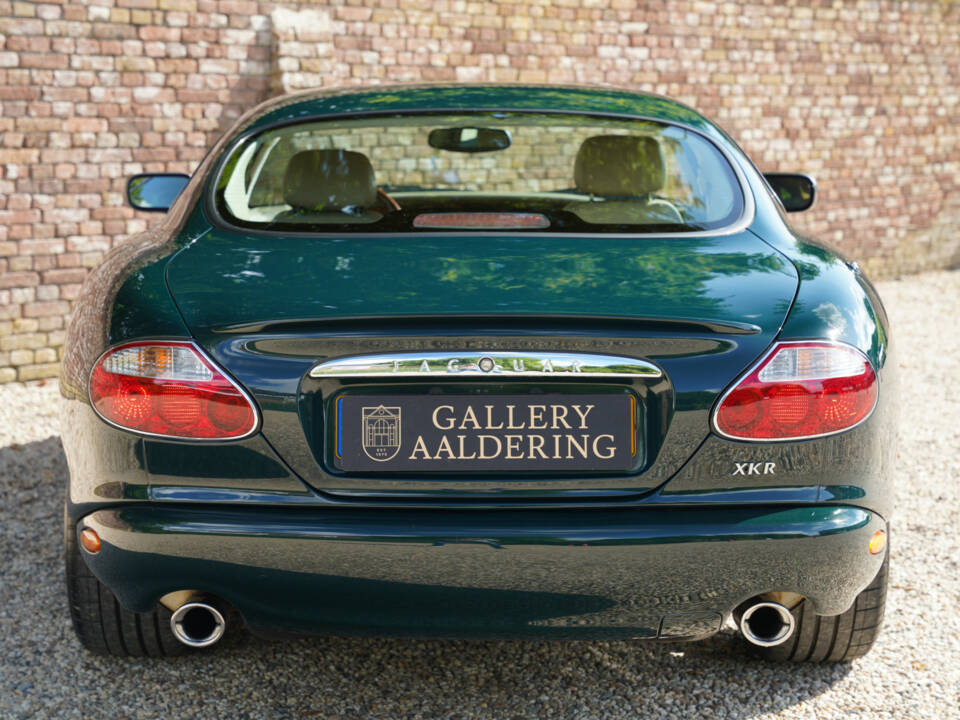 Image 40/50 of Jaguar XKR (2001)