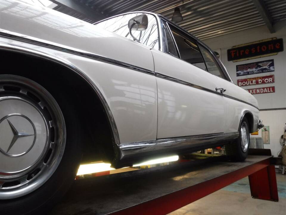 Image 21/49 of Mercedes-Benz 300 SE (1966)