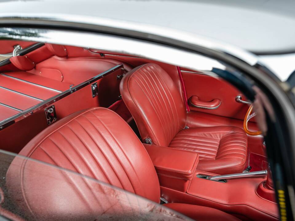 Bild 12/18 von Jaguar E-Type 4.2 (1965)