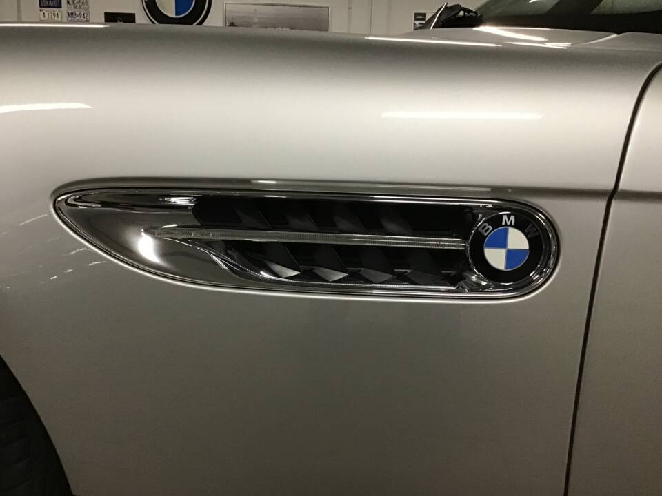 Image 20/25 of BMW Z8 (2002)