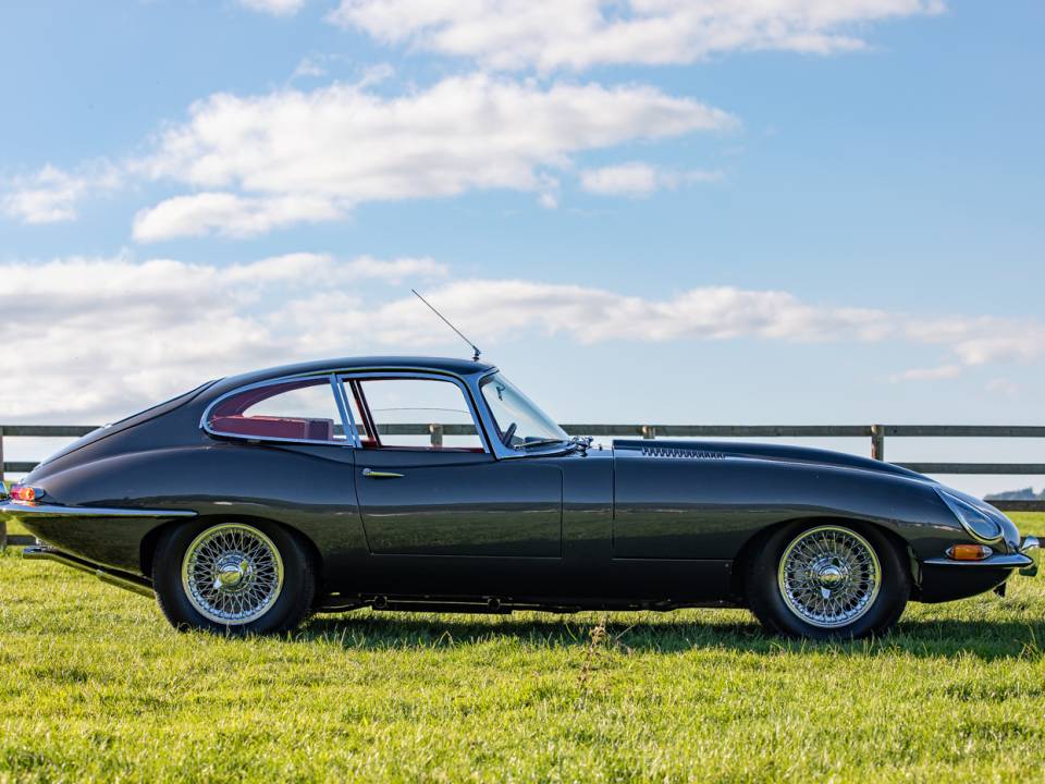 Imagen 2/62 de Jaguar E-Type 4.2 (1966)