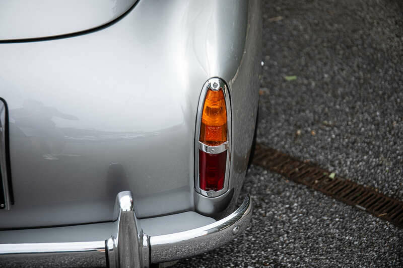 Image 26/50 of Aston Martin DB 2&#x2F;4 Mk III (1958)