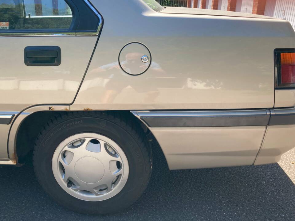 Image 9/44 of Mitsubishi Lancer (1987)