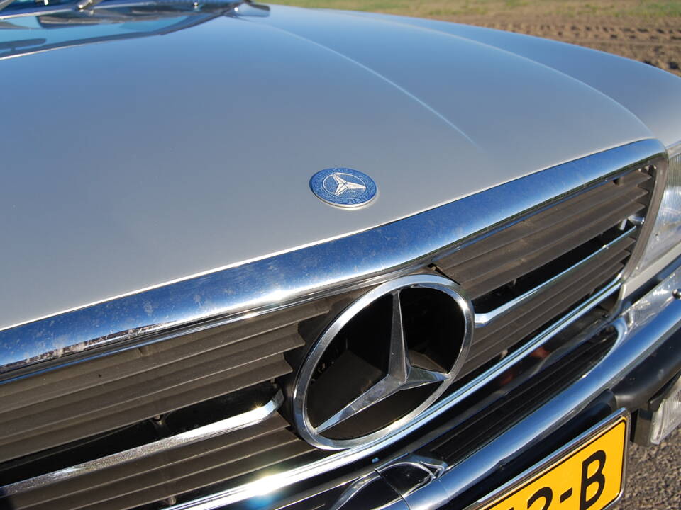 Image 44/87 of Mercedes-Benz 280 SL (1982)