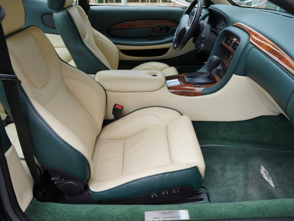 Bild 40/50 von Aston Martin DB 7 Vantage (2001)
