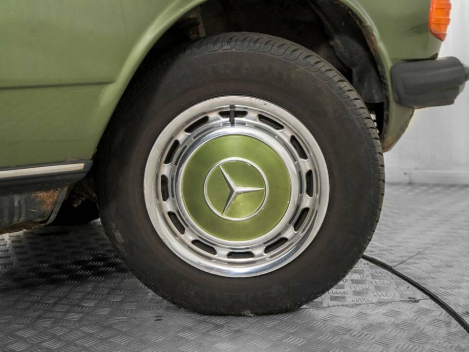 Afbeelding 46/50 van Mercedes-Benz 200 T (1982)
