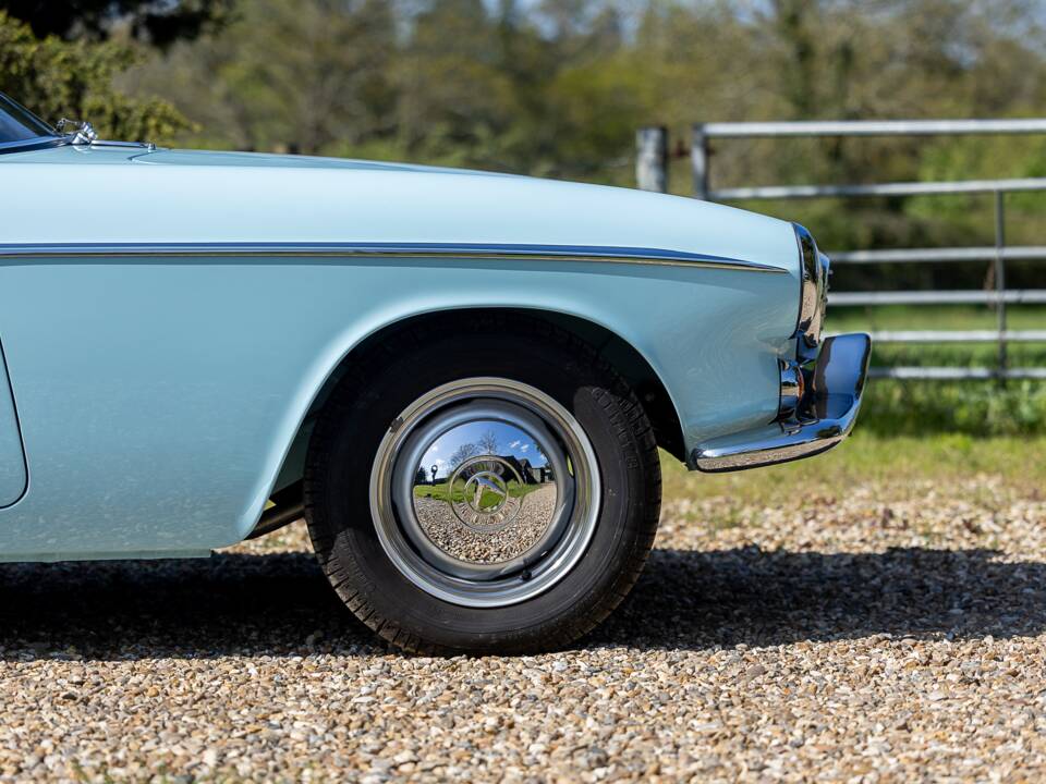 Image 34/50 of Volvo 1800 S (1964)