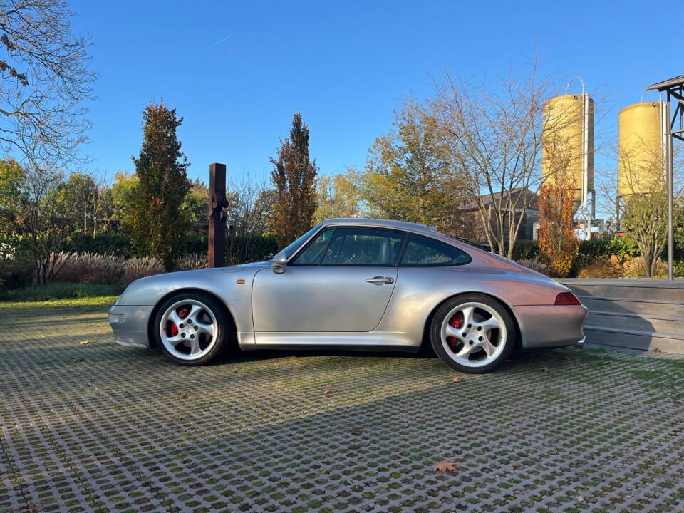 Image 2/41 of Porsche 911 Carrera 4S (1997)