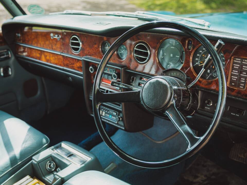 Image 3/42 of Rolls-Royce Silver Shadow II (1977)