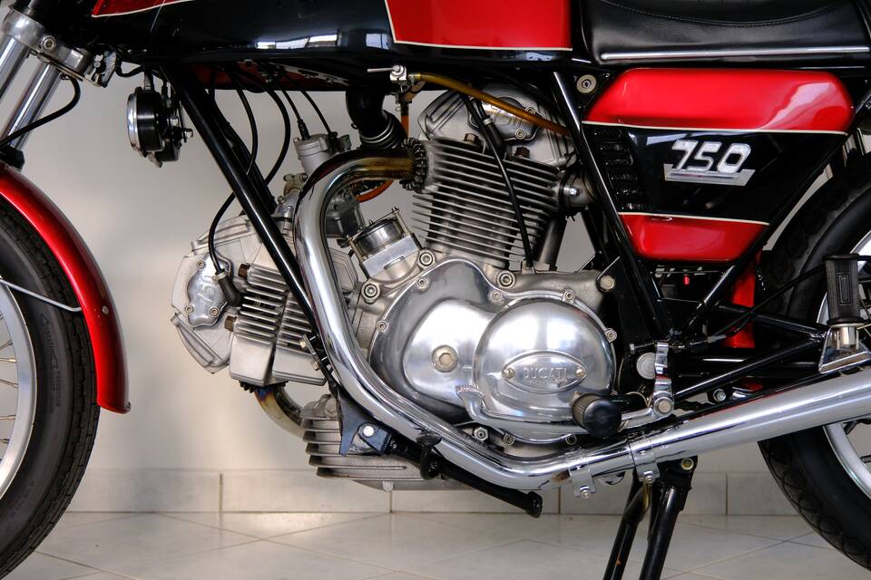 Immagine 50/96 di Ducati 750 GT (1974)
