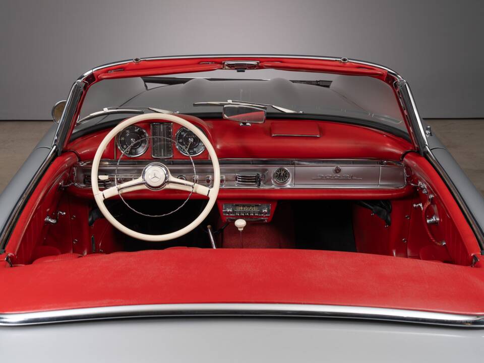 Image 42/47 of Mercedes-Benz 300 SL Roadster (1963)