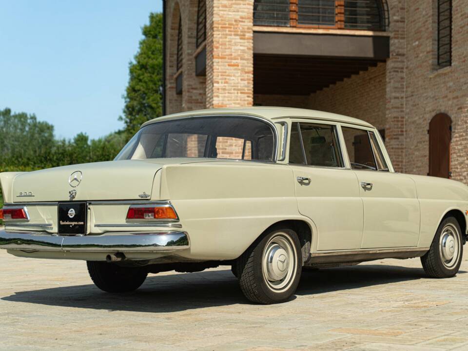 Image 7/50 of Mercedes-Benz 200 (1966)