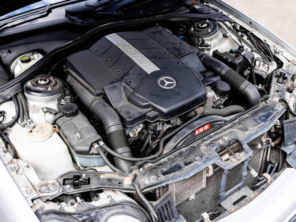 Image 31/36 of Mercedes-Benz CL 500 (2004)