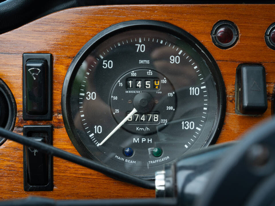 Image 26/44 of Triumph TR 250 (1968)