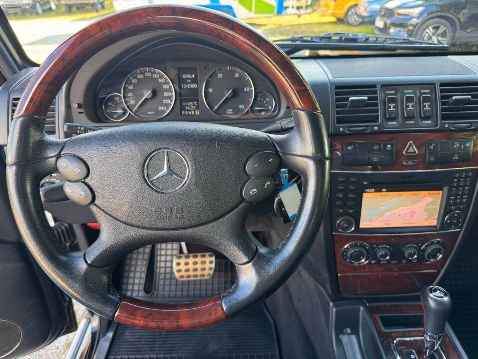 Image 11/18 of Mercedes-Benz G 350 Bluetec (SWB) (2011)