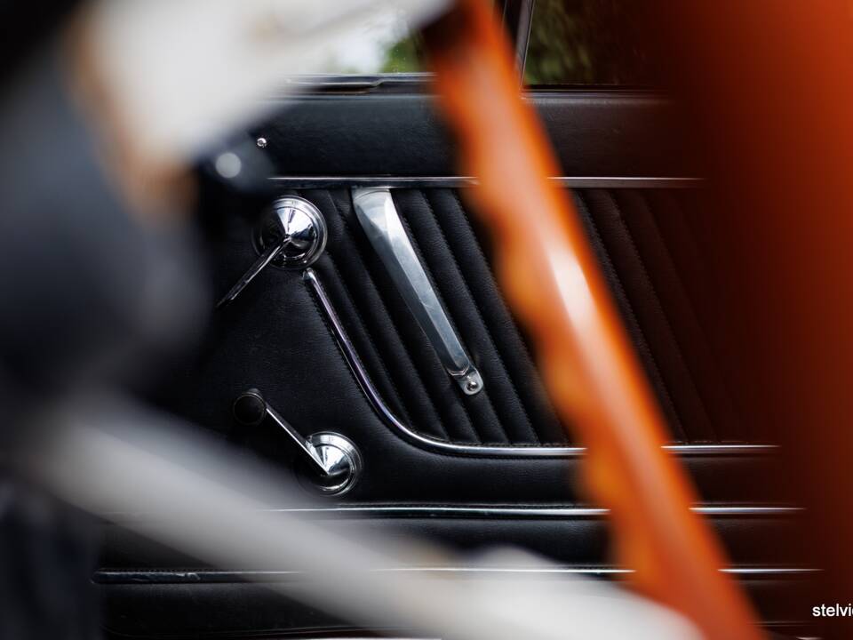 Image 37/44 of Alfa Romeo 1750 Spider Veloce (1969)