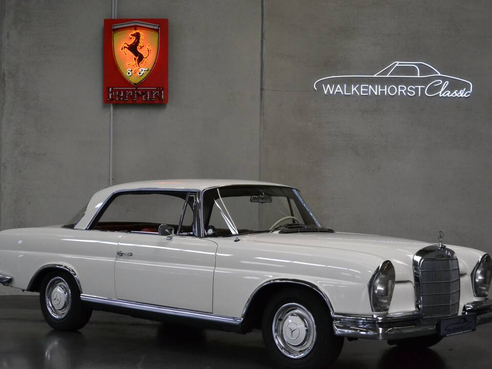 Image 56/61 de Mercedes-Benz 250 SE (1966)