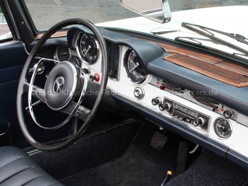 Afbeelding 16/31 van Mercedes-Benz 230 SL (1967)