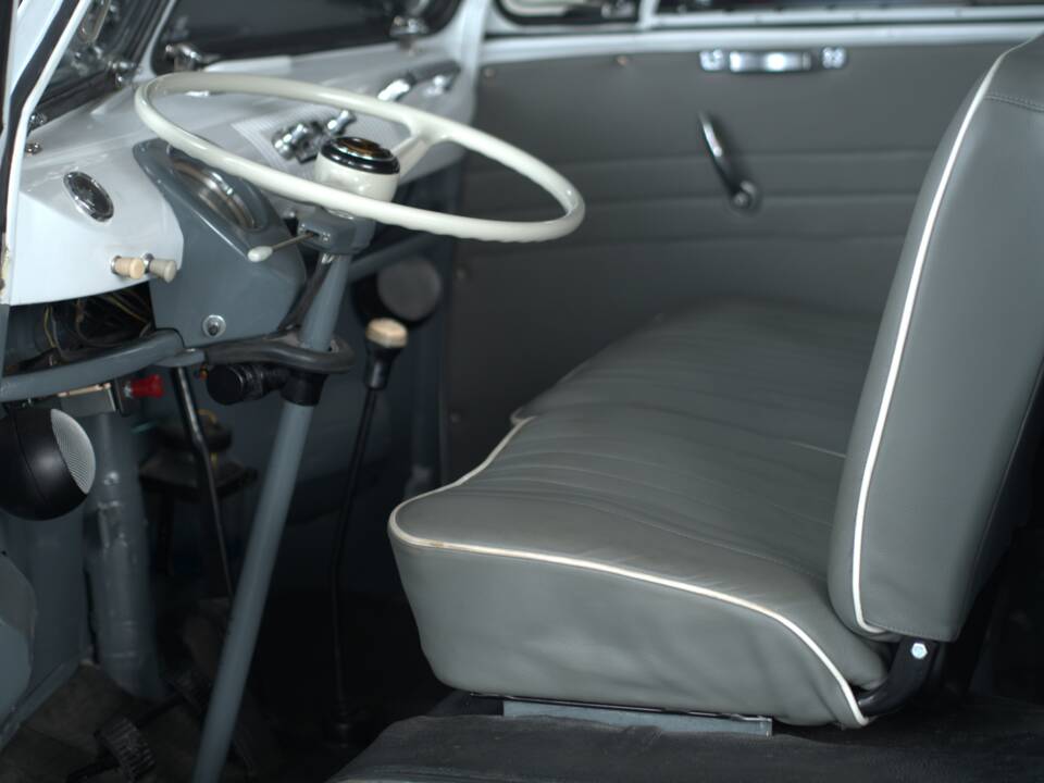 Bild 30/49 von Volkswagen T1 Brasil 1.6 (1970)