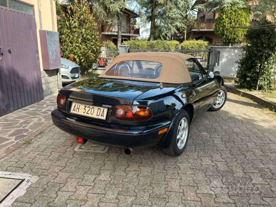 Image 2/6 de Mazda MX-5 1.6 (1996)