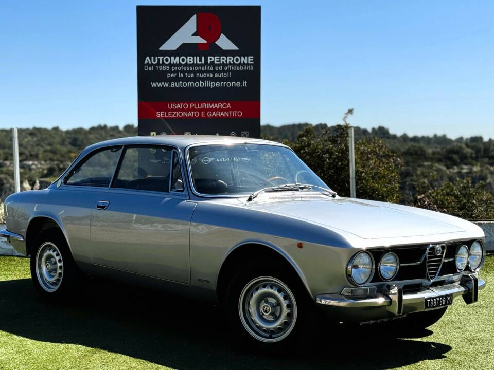 Afbeelding 4/43 van Alfa Romeo 1750 GT Veloce (1970)