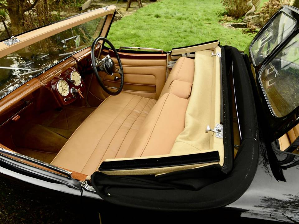 Image 39/50 of Triumph 2000 Roadster (1949)