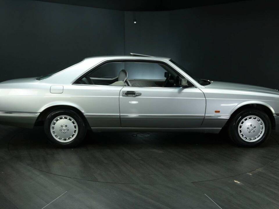 Afbeelding 6/50 van Mercedes-Benz 560 SEC (1991)