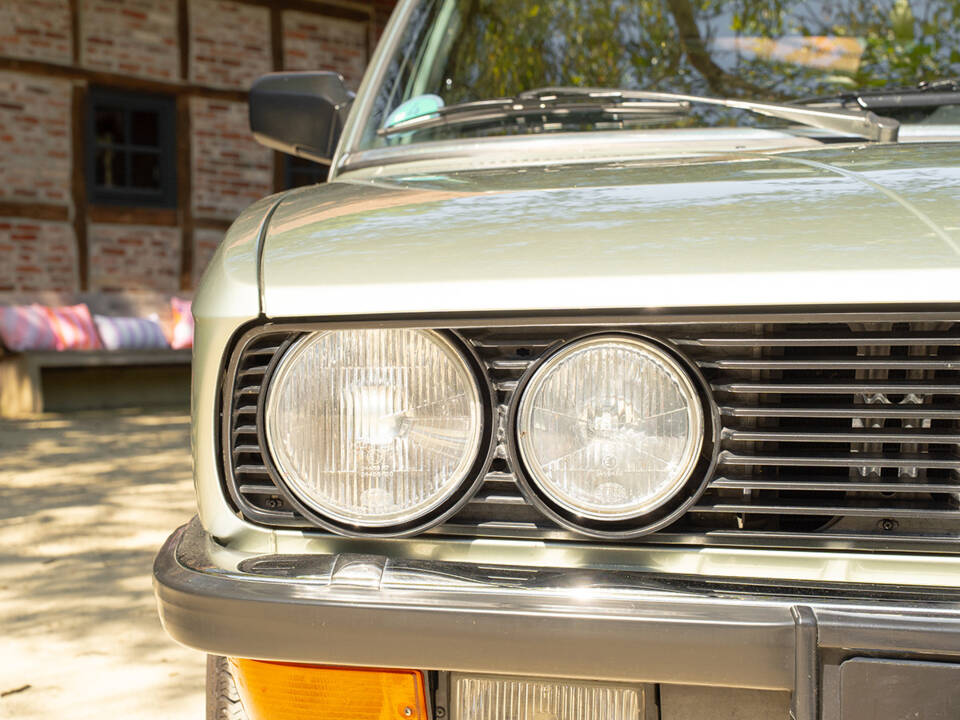 Image 15/63 of BMW 528i (1984)