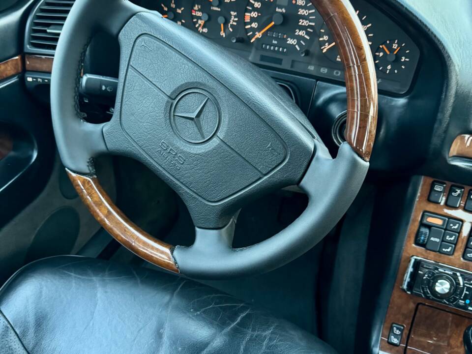 Bild 22/37 von Mercedes-Benz S 320 (1994)