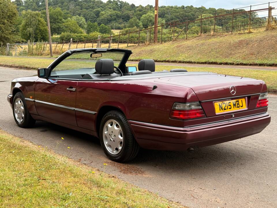 Bild 27/32 von Mercedes-Benz E 220 (1996)