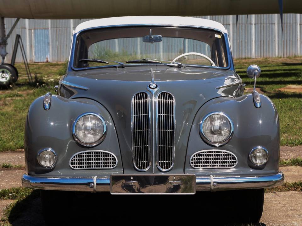 Imagen 2/50 de BMW 2,6 Luxus (1960)