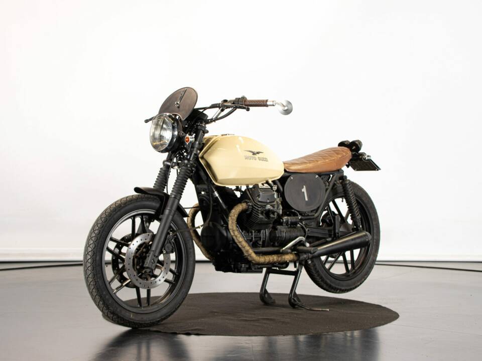Image 8/50 of Moto Guzzi V 35 Imola II (1983)