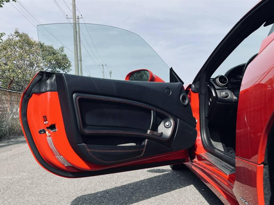 Image 16/49 of Ferrari California 30 (2013)