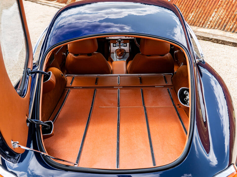 Image 26/39 of Jaguar E-Type &quot;Lightweight&quot; (1962)